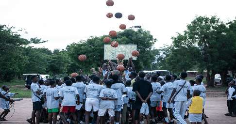 Un bus pour relier les jeunesses togolaises